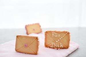 Ausstecher Kuvert - personalisierbar, 7,5 x 5 cm
