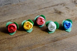 Oblaten-Rosen klein mit Blatt, bunt sortiert, 16 Stck.