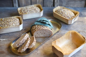Backset: Brotbacken in der Holzbackform