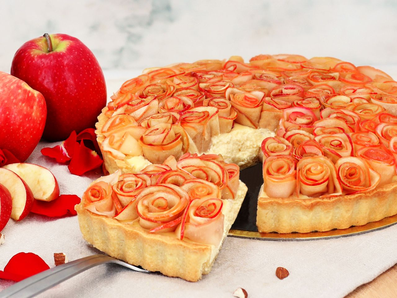 Backset Marzipan-Tarte mit Apfelrosen