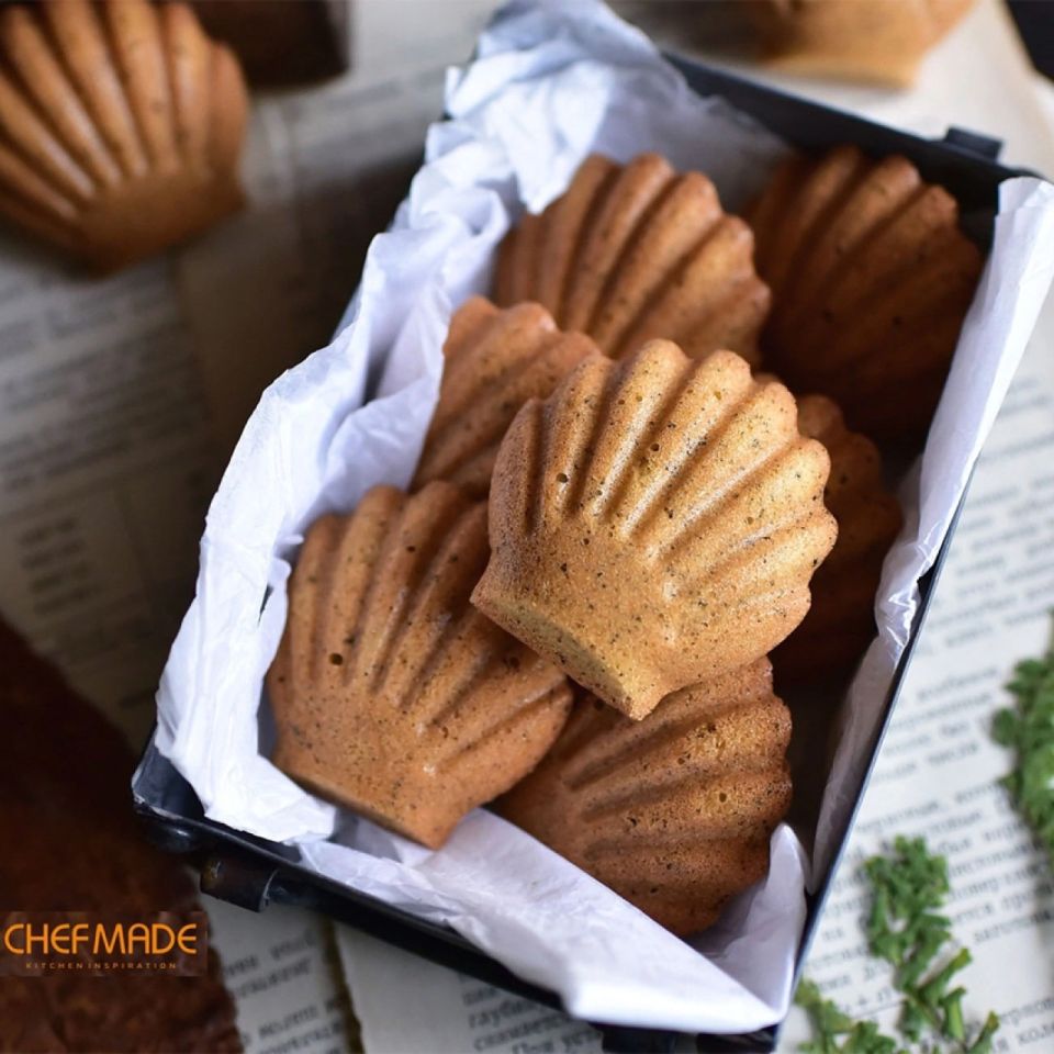 Chefmade Madeleineform 12 fach gold