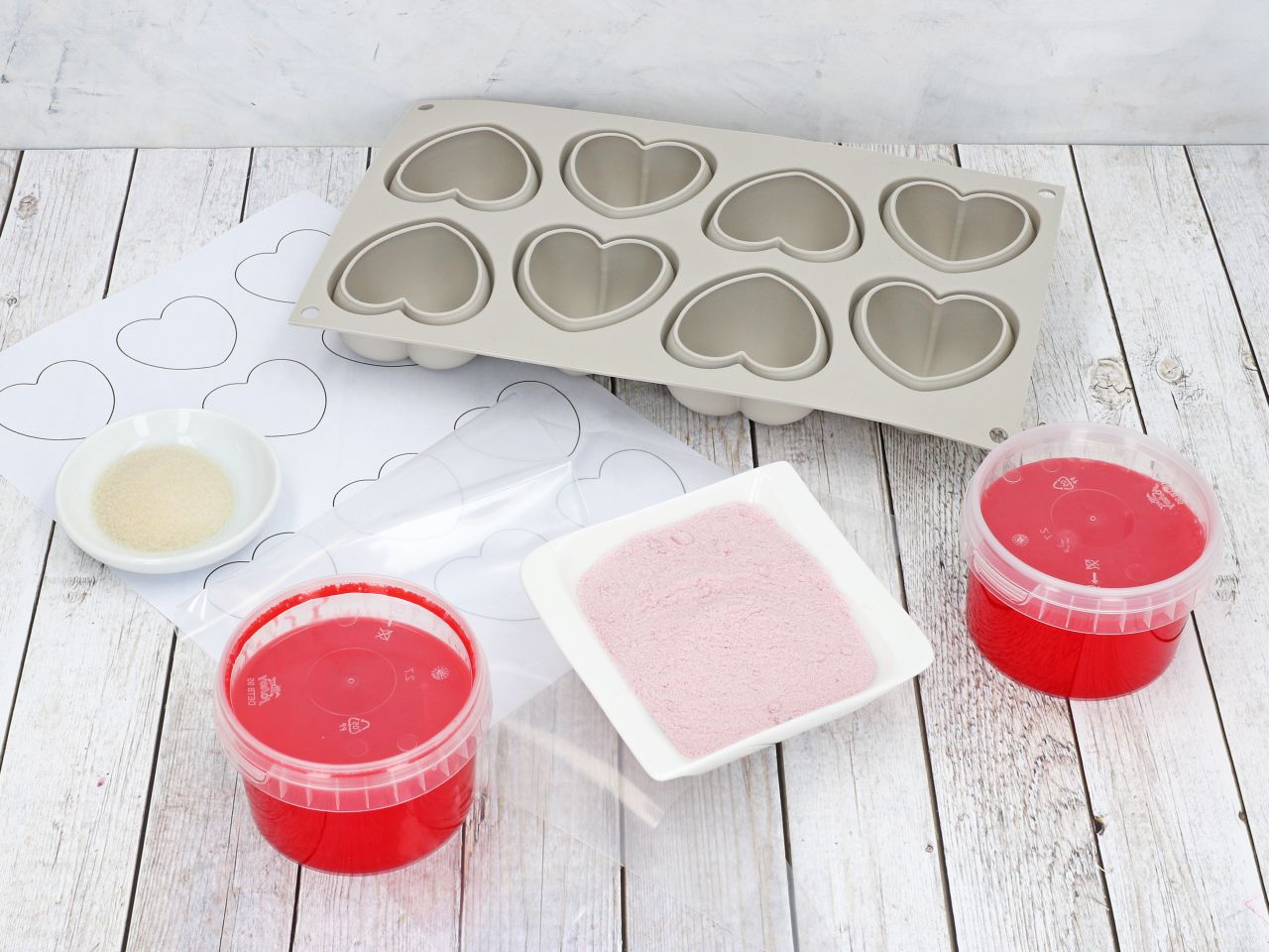 Backset Mirror Glaze Erdbeer-Törtchen in Herzform