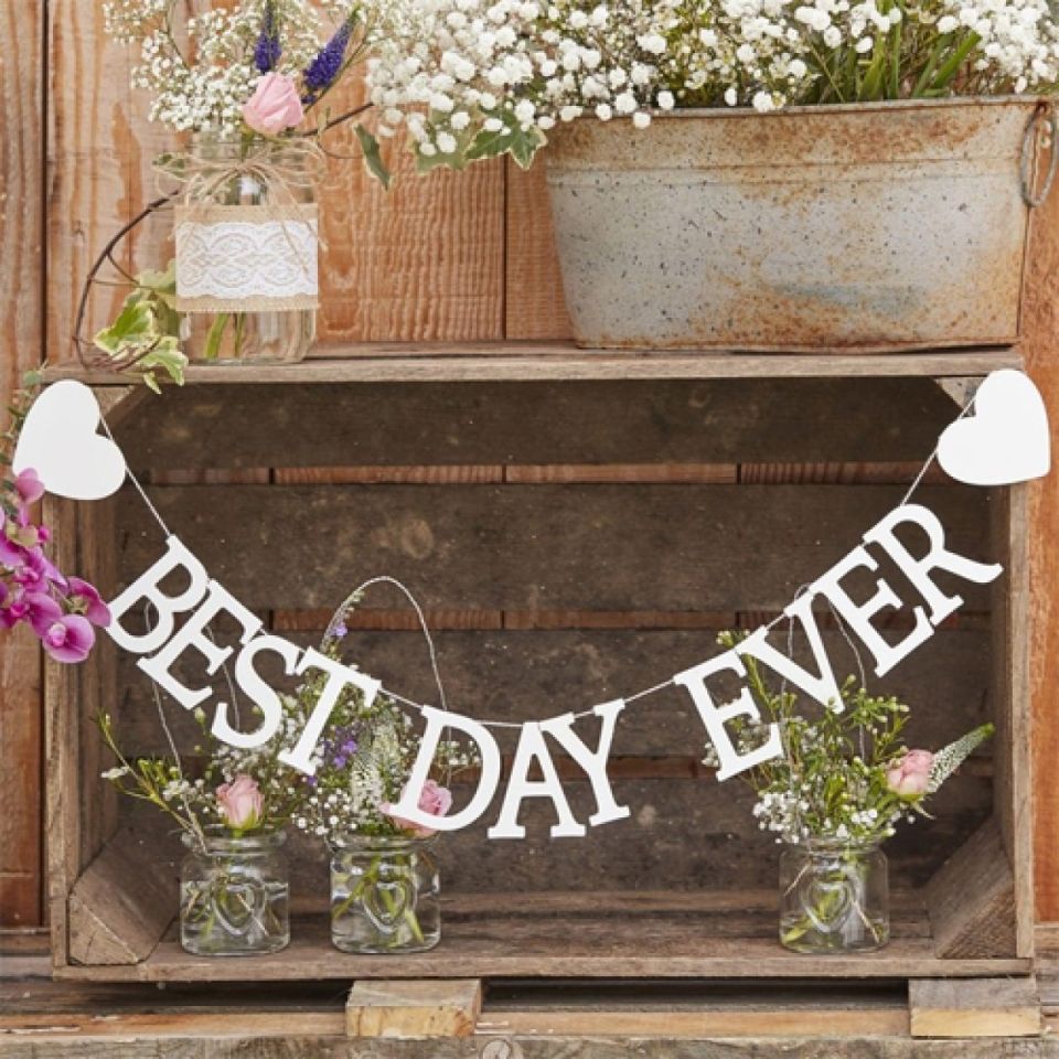 Partygirlande Best Day Ever aus Holz