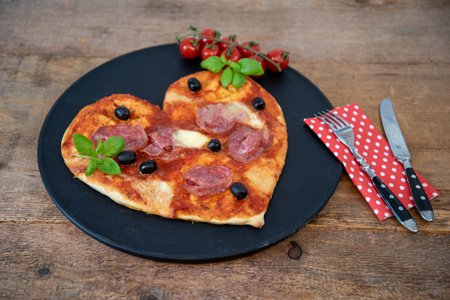 Romantische Herzpizza